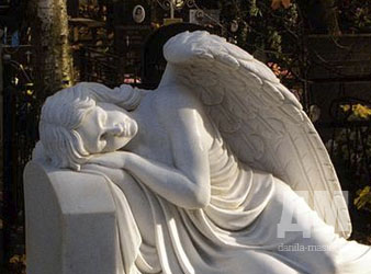 памятники с ангелом