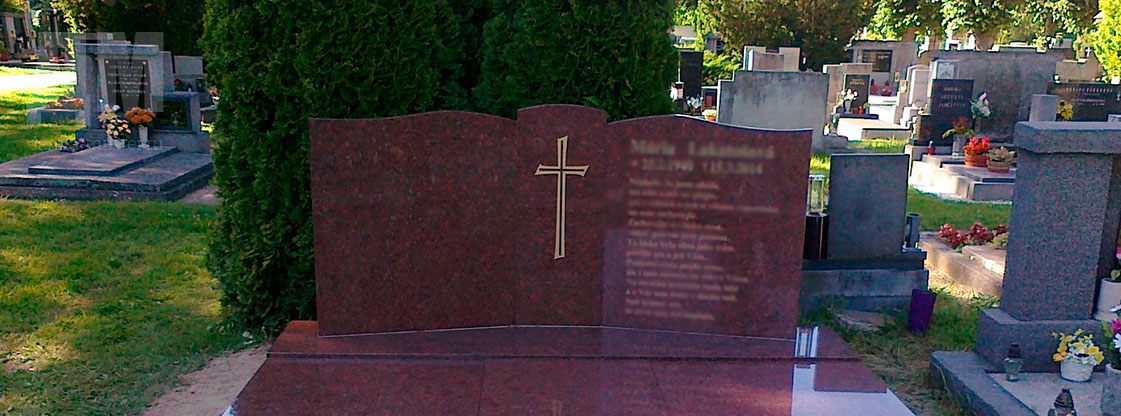 красный памятник