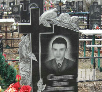 резной памятник