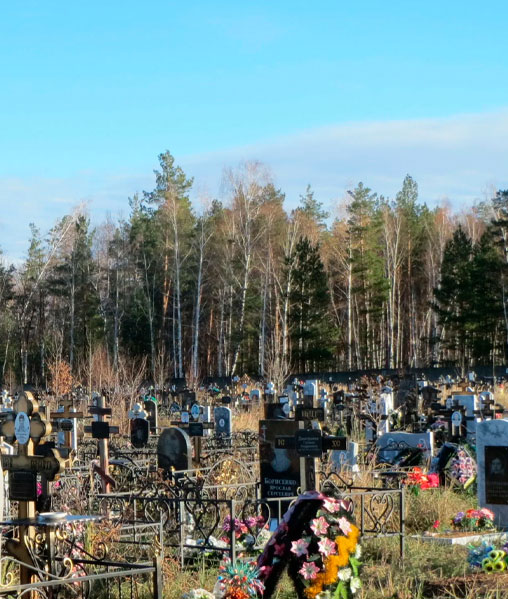 Фото памятников на кладбище