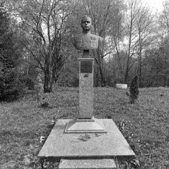 Заказать памятник на кладбище Глинки