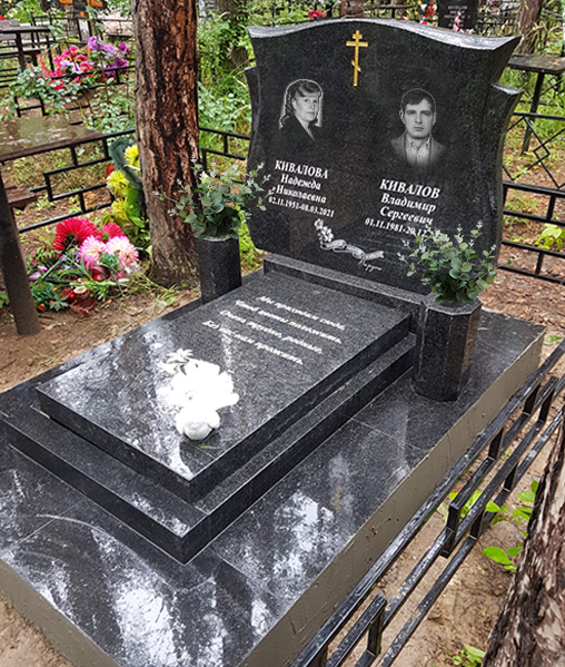 Памятники на кладбище