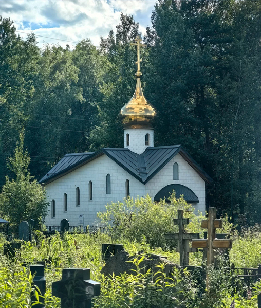 Памятники на кладбище