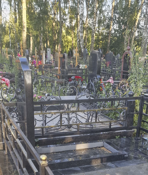 Установка памятника на кладбище