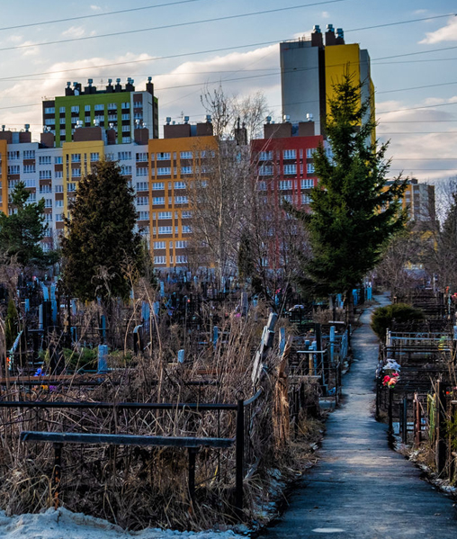 Памятники на кладбище