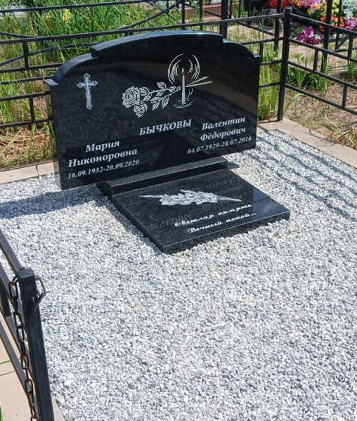 Памятники на кладбище