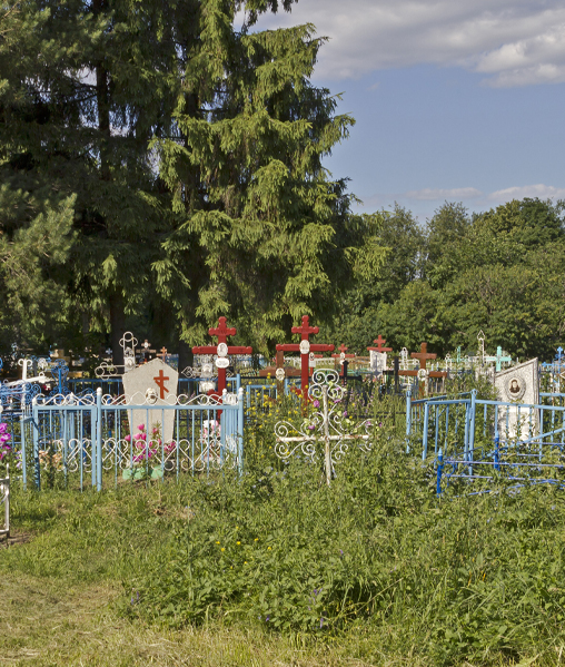 Фото памятников на кладбище