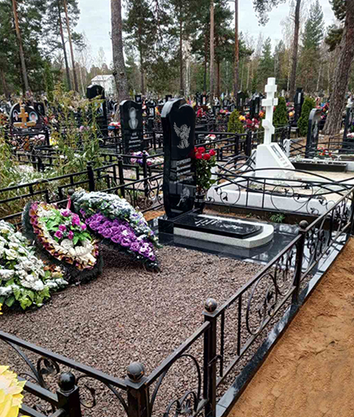 Фото памятников на кладбище