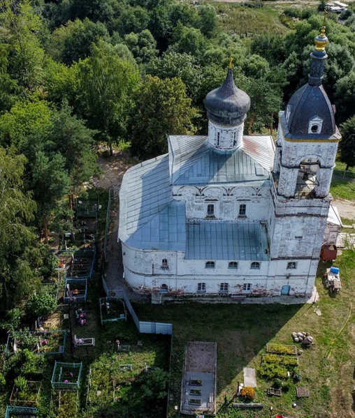 Фото памятников на кладбище