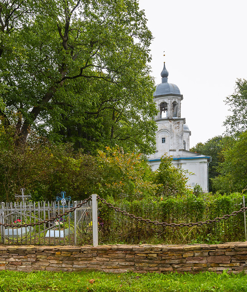 Церковь на кладбище