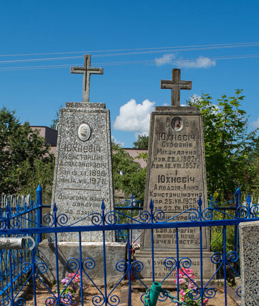 Фото памятников на кладбище