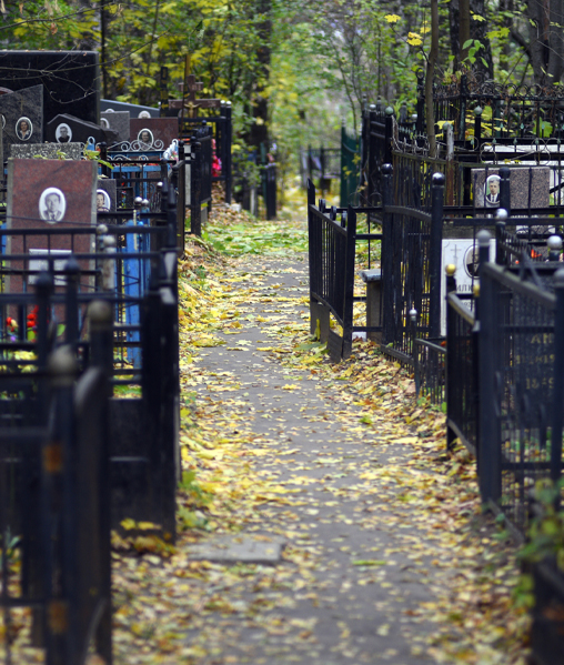 Фото памятников на кладбище