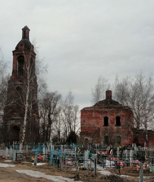 Памятники на кладбище