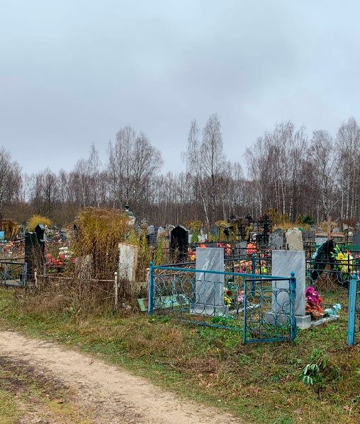 Фото памятников на кладбище