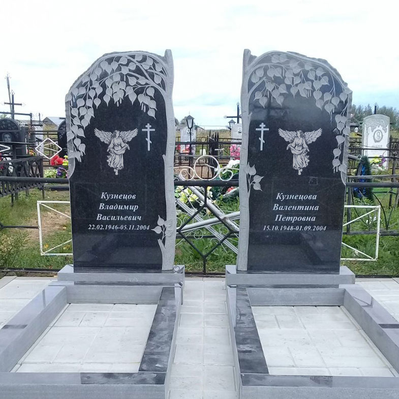 Два памятника с березой на семейное захоронение