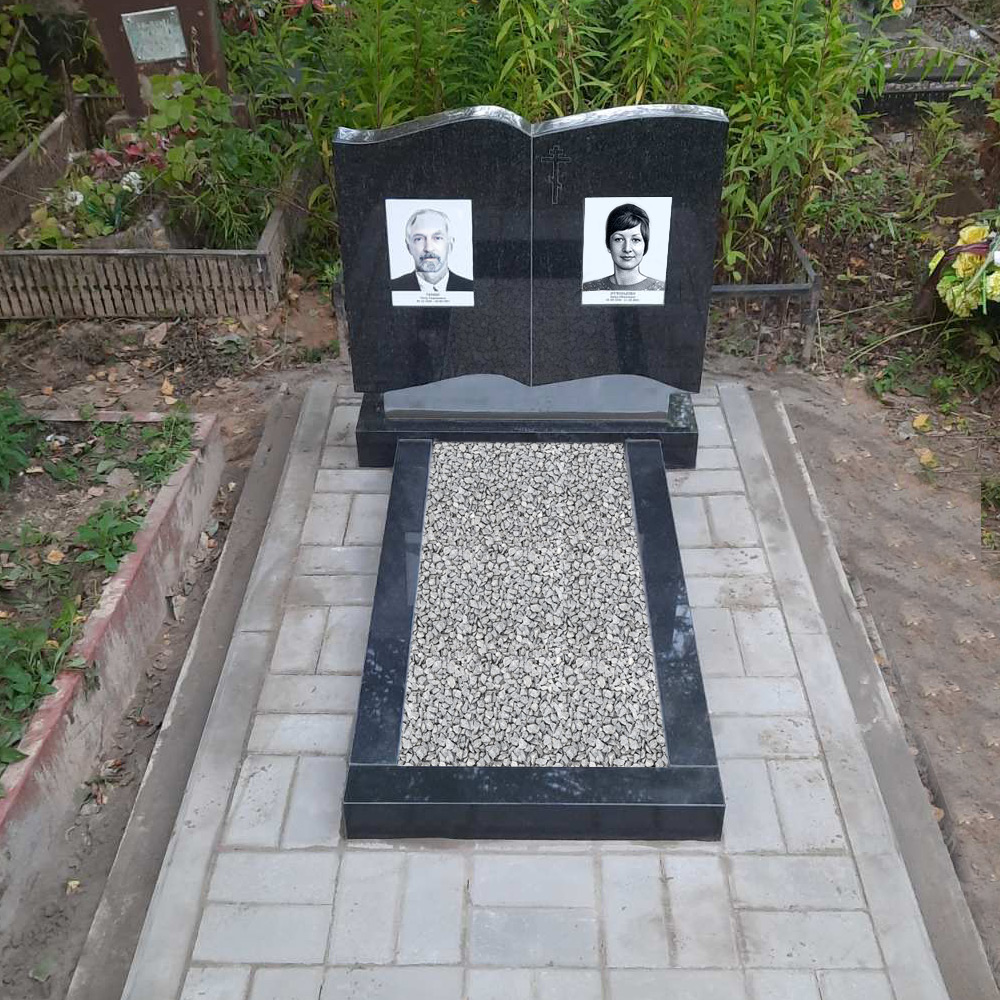 Памятник в форме книги