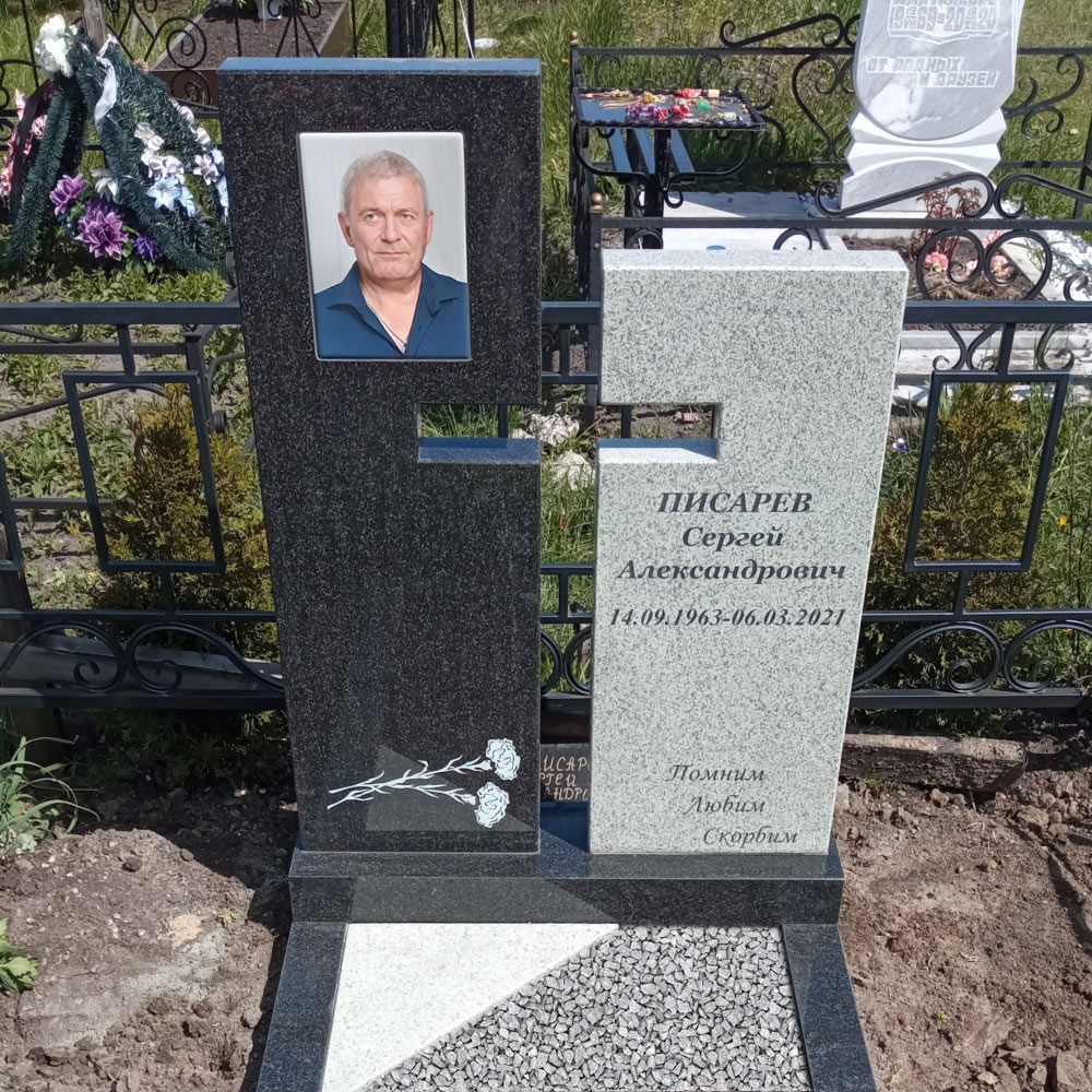 Комбинированный памятник мужчине с крестом