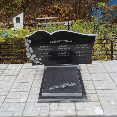 Памятник в виде книги