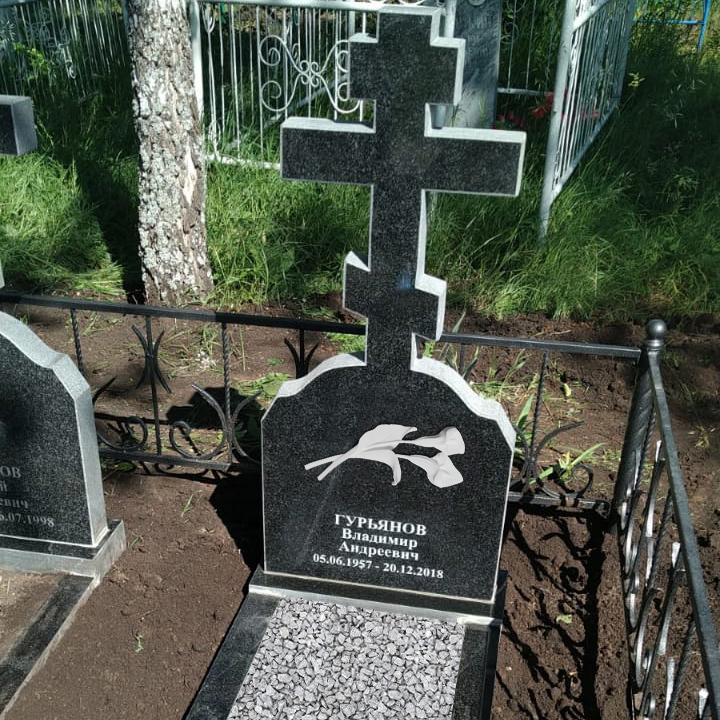 Вертикальный памятник с крестом