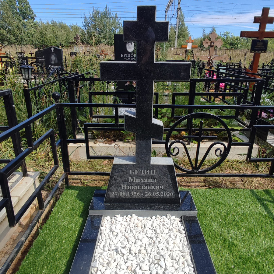 Памятник из черного гранита