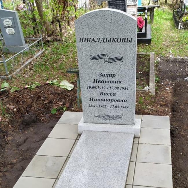 Памятник для родителей из серого гранита