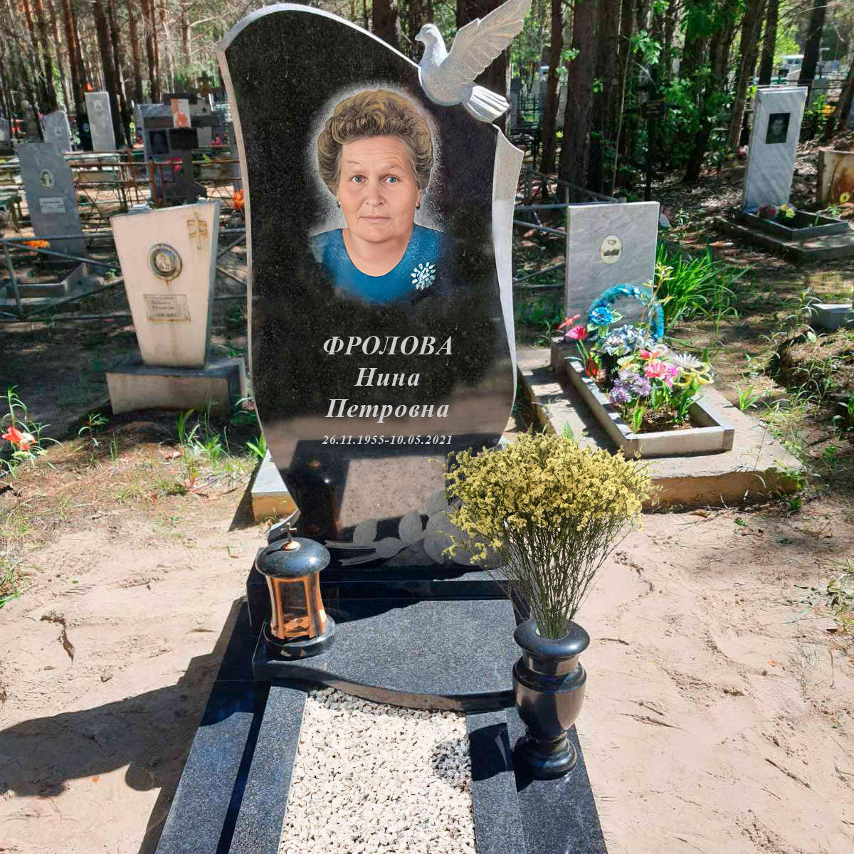 Фигурная модель с мягкими формами из карельского гранита