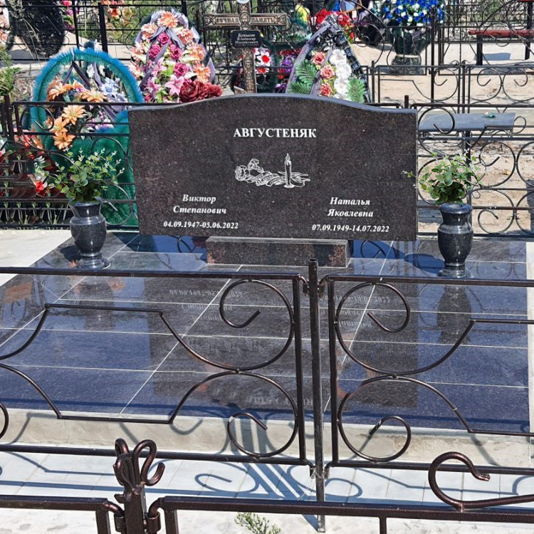 Памятник из коричневого гранита без портретов