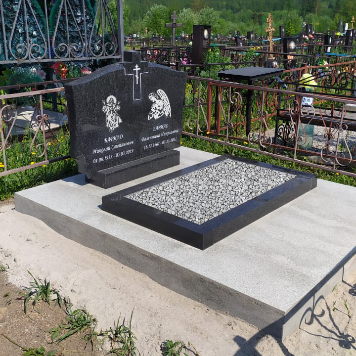 Памятник в виде открытой книги