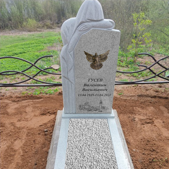 Памятник из гранита
