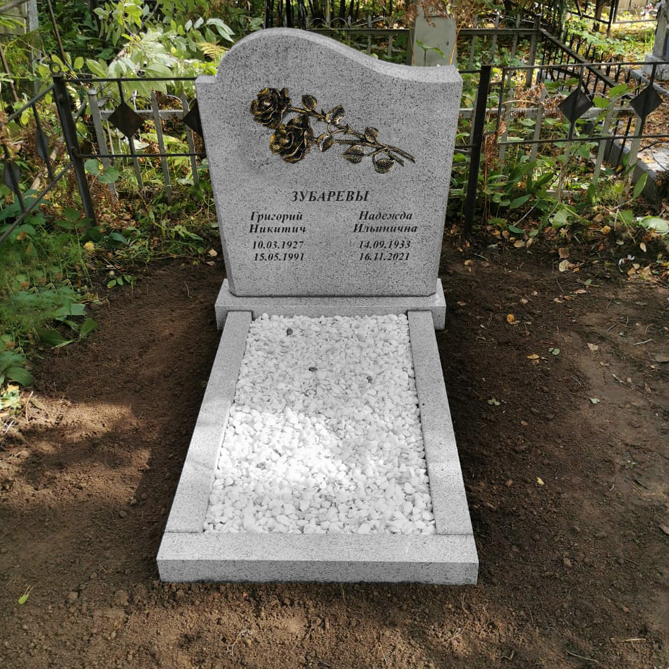 Фигурный памятник из гранита