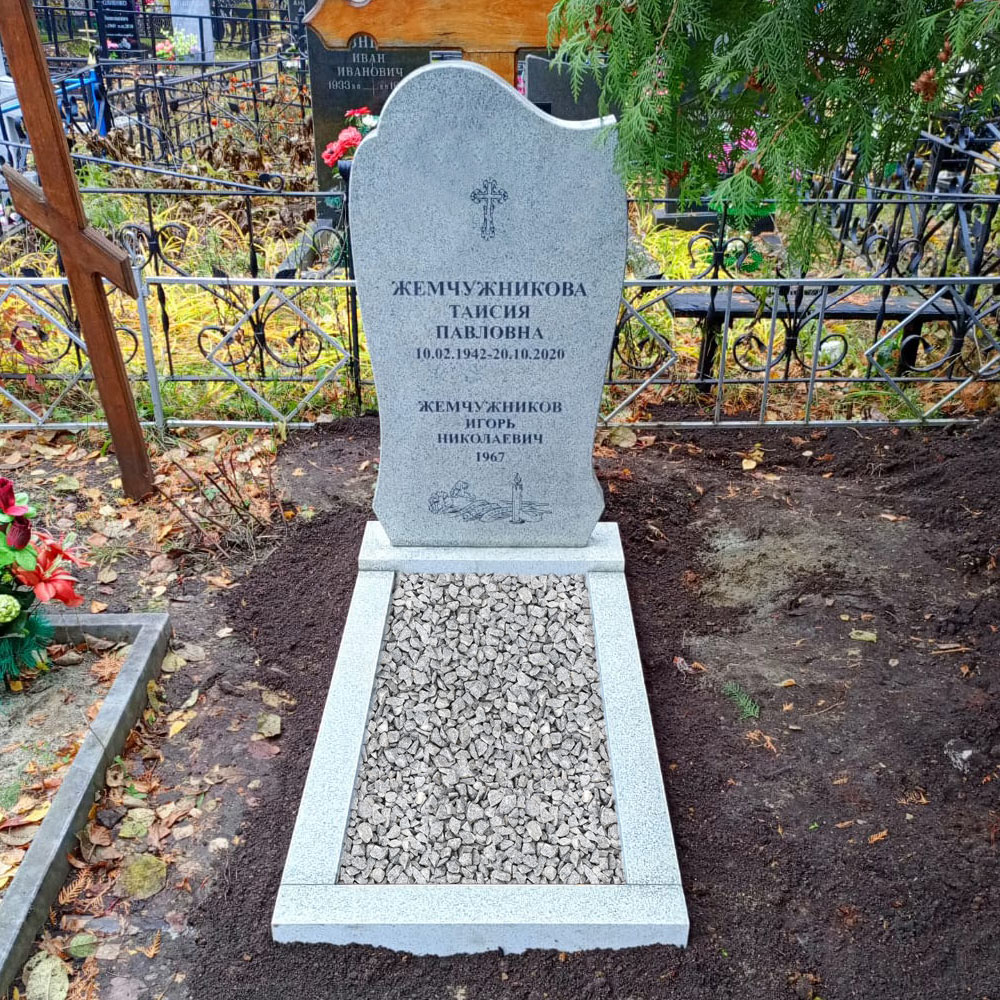 Фигурный памятник из гранита