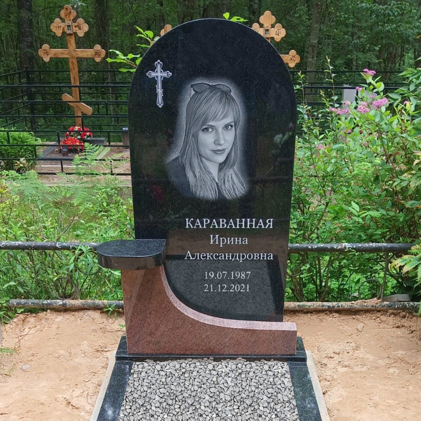 Овальная модель из двух видов гранита