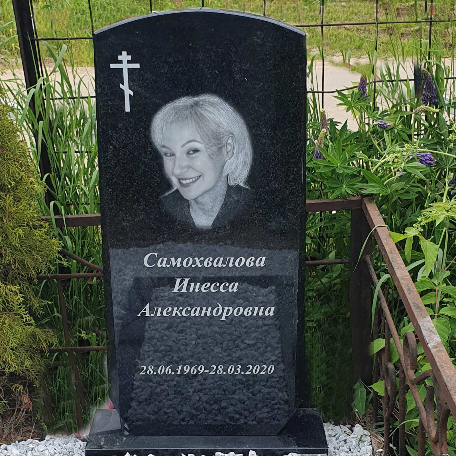 Строгая модель с закругленным верхом