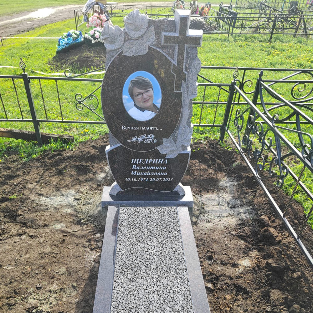 Красивая резная модель с крестом