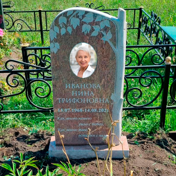 Памятник из гранита винга с деревом березы