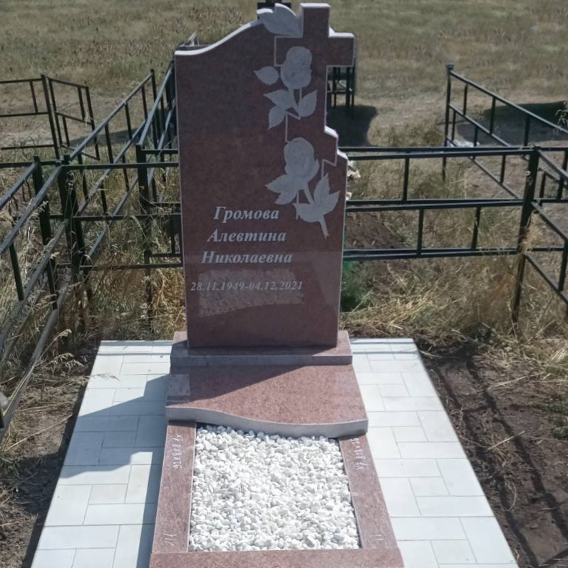 Памятник для женщины с розой и полуоткрытой плитой без портрета Памятник для женщины с розой и полуоткрытой плитой