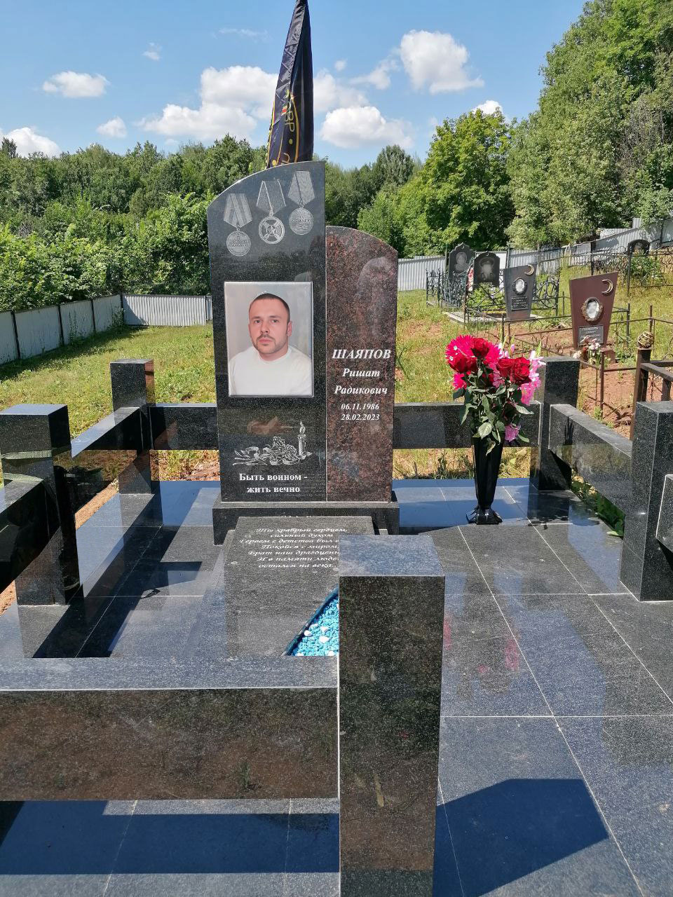 Комбинированный памятник из гранита