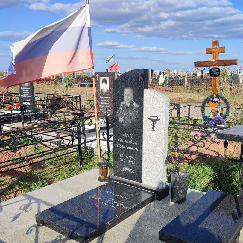 Комбинированный памятник