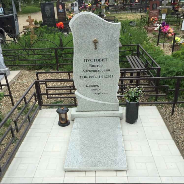 Памятник из серого гранита