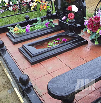 Цветник на могилу из металла на кладбище в Москве и МО, фото