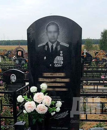 Памятник военному