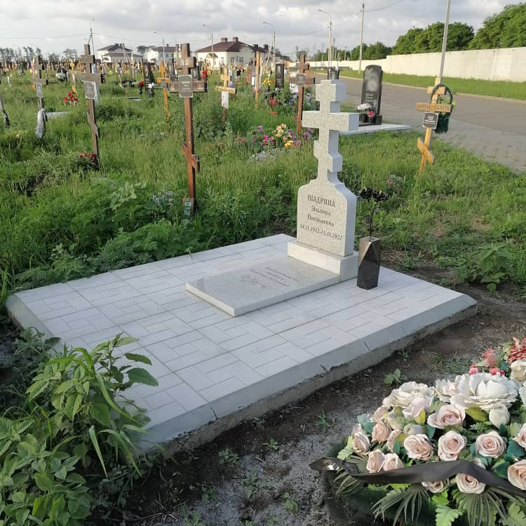 Гранитный крест