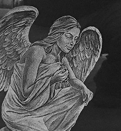 Женский памятник с ангелом
