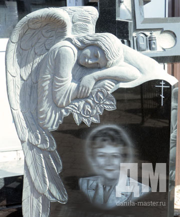 ангел на памятнике