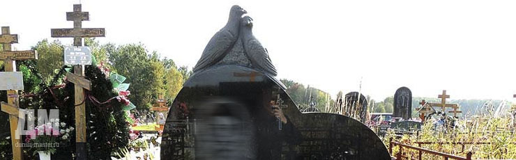 памятник с голубями