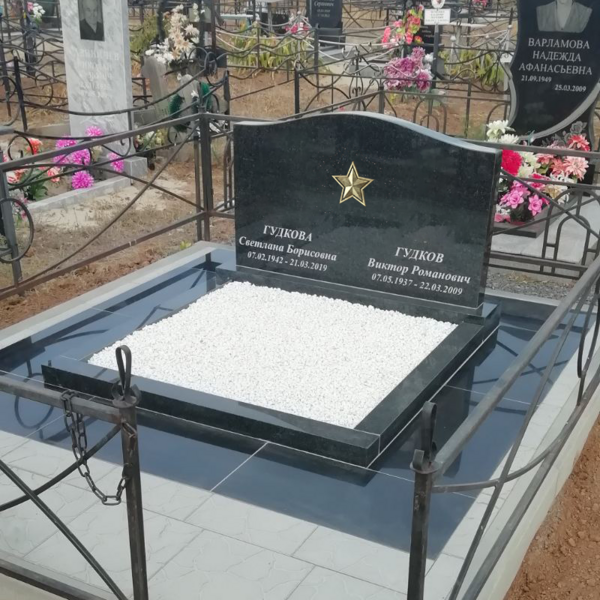 Гранитный памятник